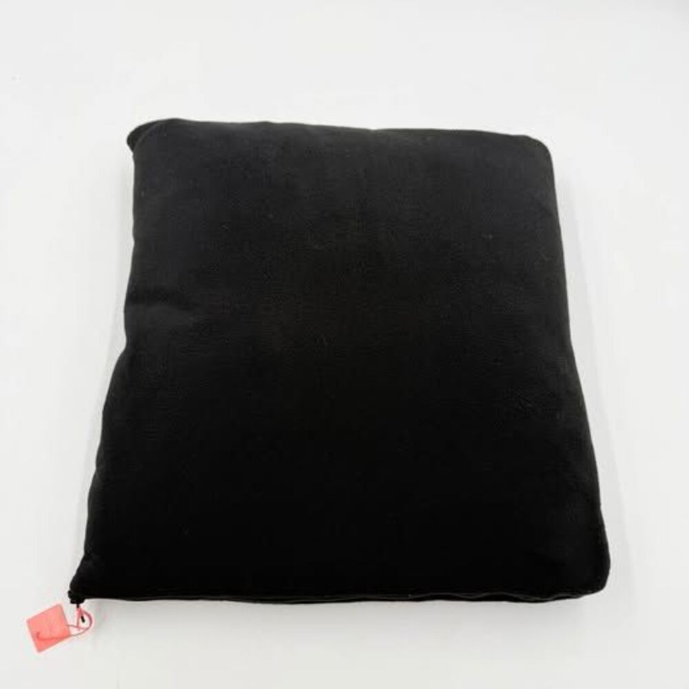 NWT Cabi Rainy Day Picnic Blanket Black Floral, Gray